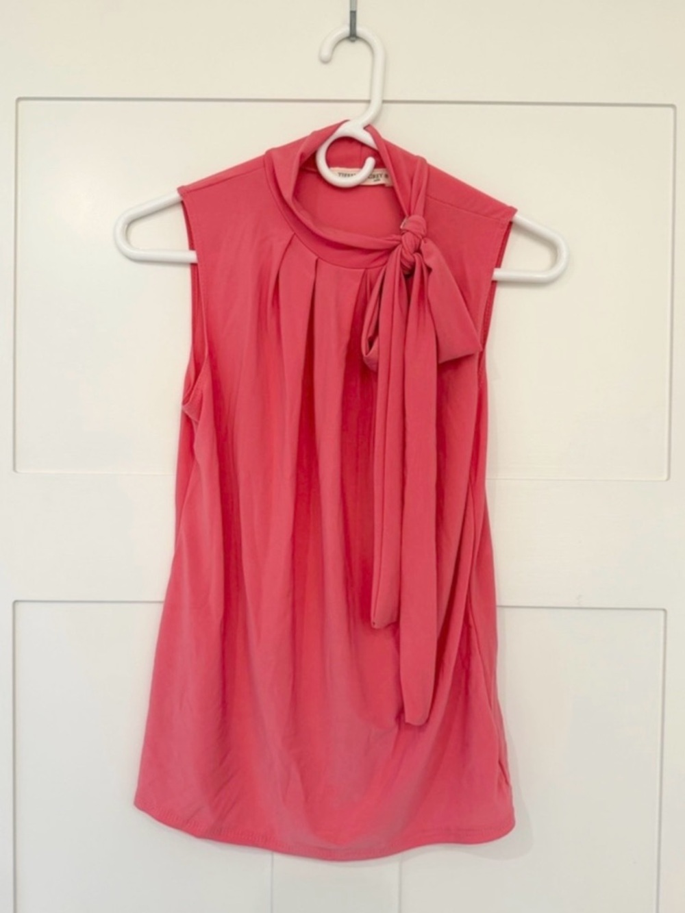 🌻3/$25 Coral Pink Sleeveless Tie-Neck Blouse